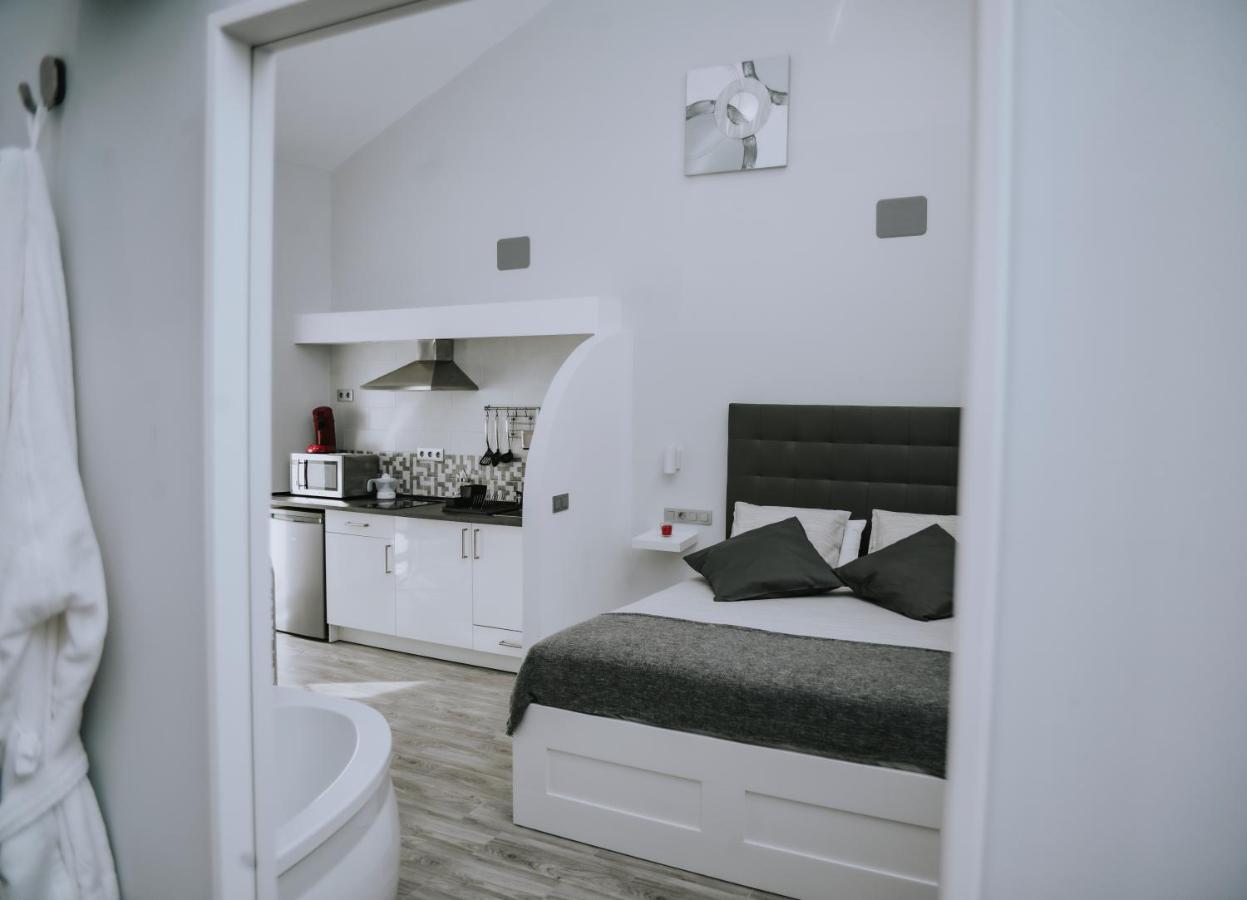 Eres Emerita "Apartamentos & Suites" Μέριδα Εξωτερικό φωτογραφία